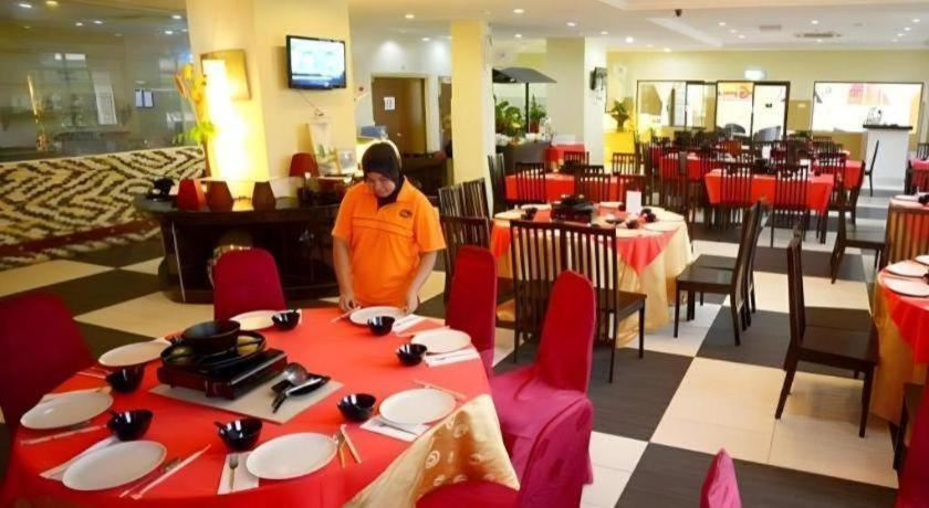 City Times Hotel Kuantan Buitenkant foto