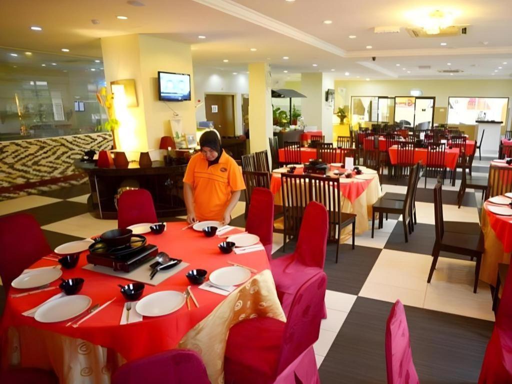 City Times Hotel Kuantan Buitenkant foto