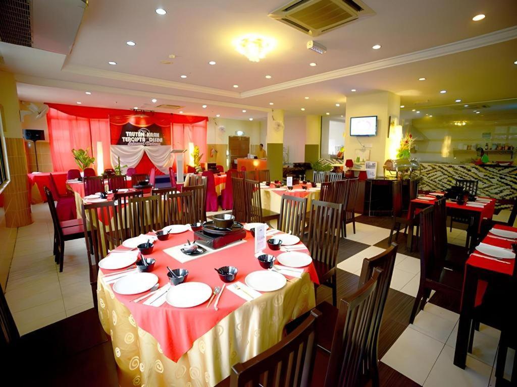City Times Hotel Kuantan Buitenkant foto