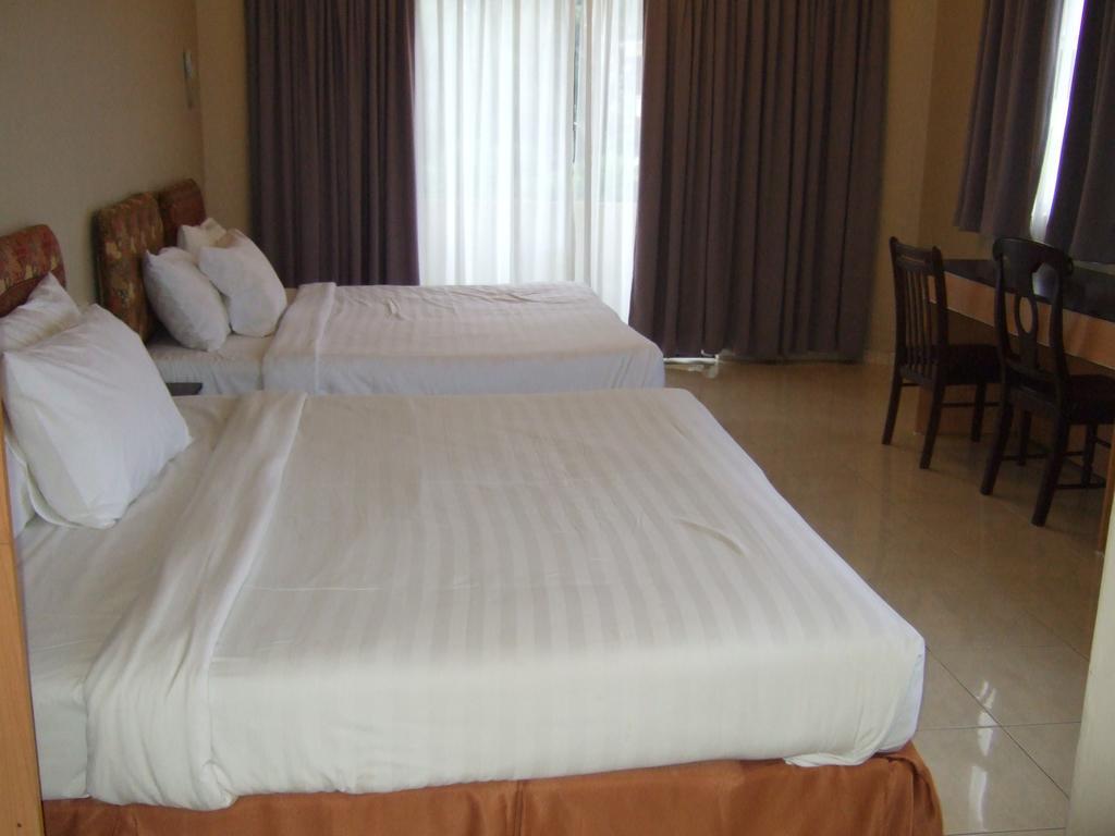 City Times Hotel Kuantan Buitenkant foto