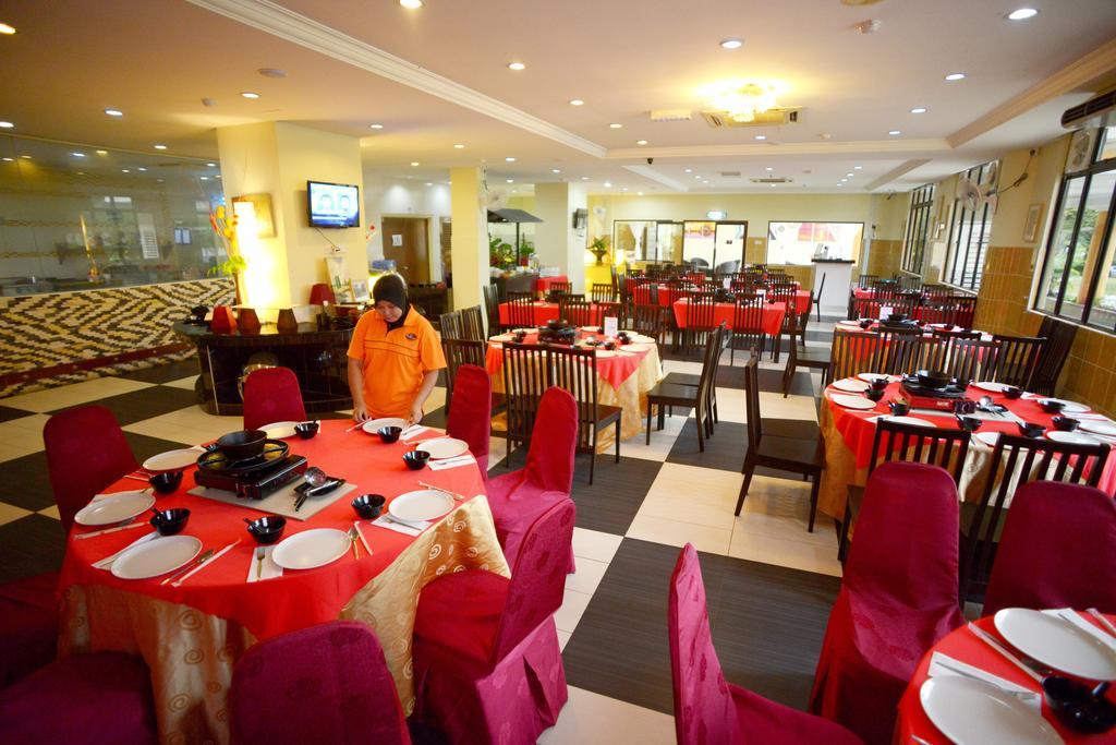 City Times Hotel Kuantan Buitenkant foto