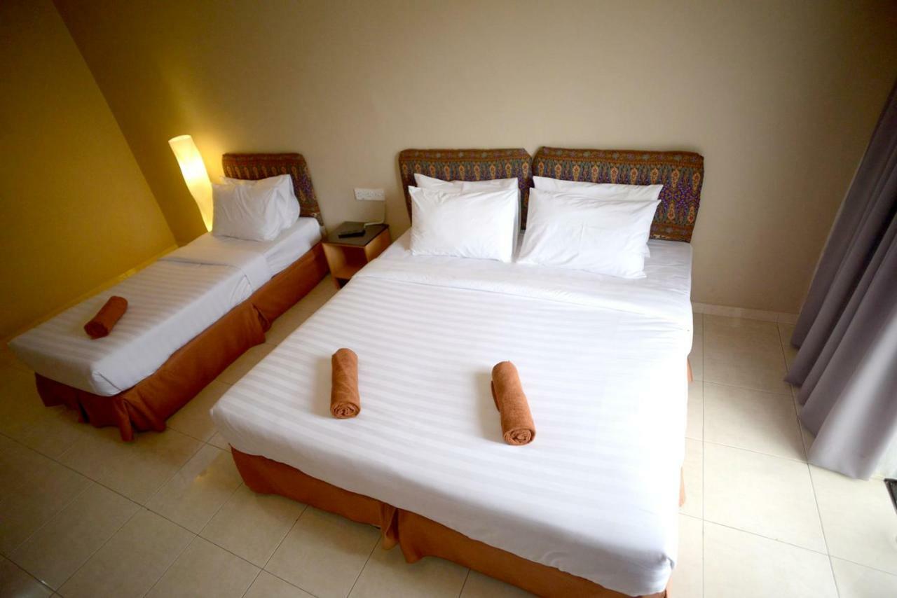 City Times Hotel Kuantan Buitenkant foto